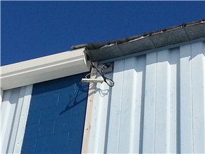 Outlet strip used to plug in self regulating heat cables
