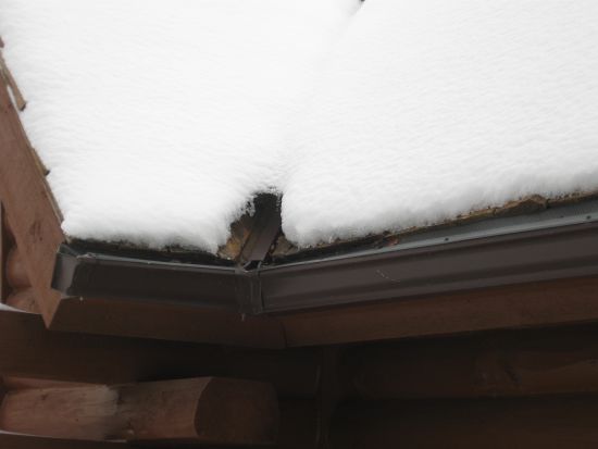 <b>Versascreen IceBlaster DE</b> on cedar shake roof