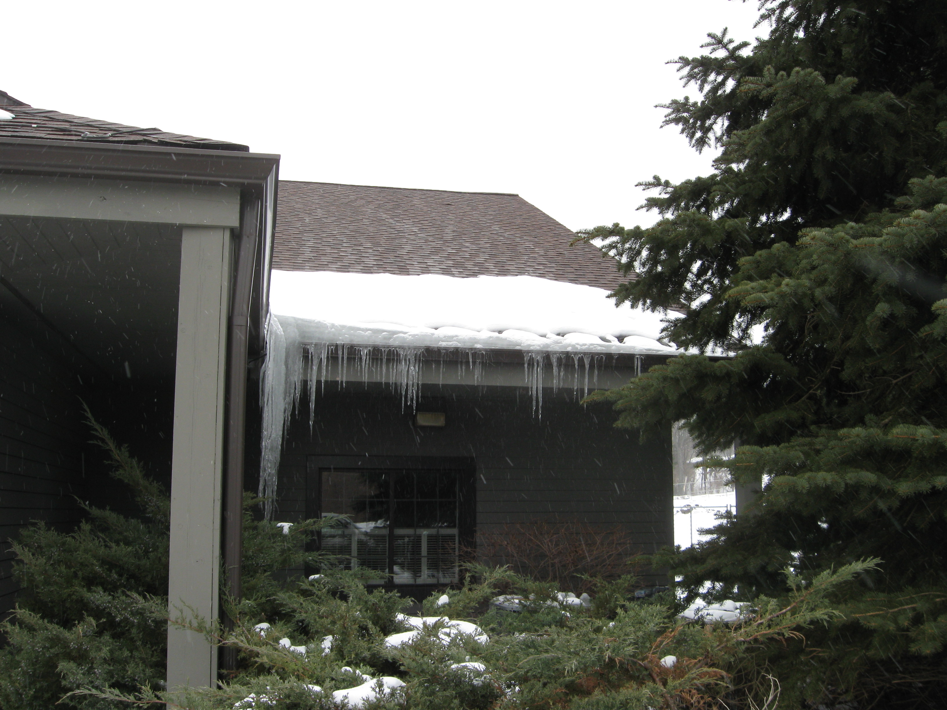 Zig Zag roof heat tape is not effective against roof ice dams